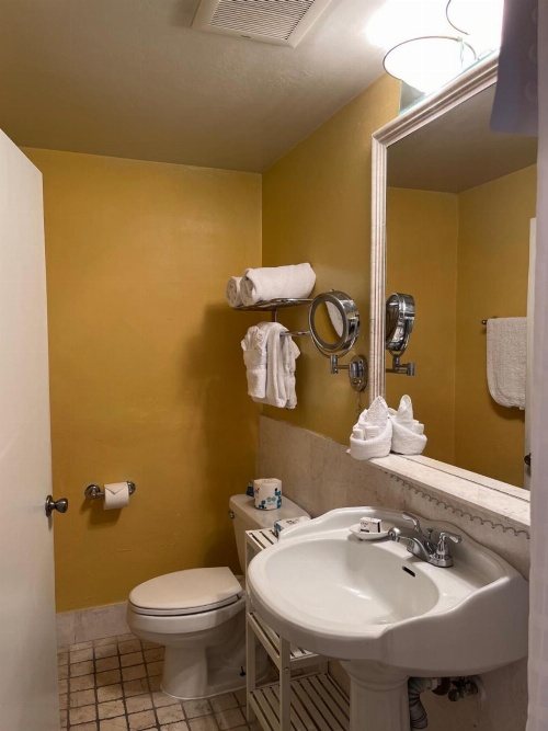Monterey Bay Lodge image 1